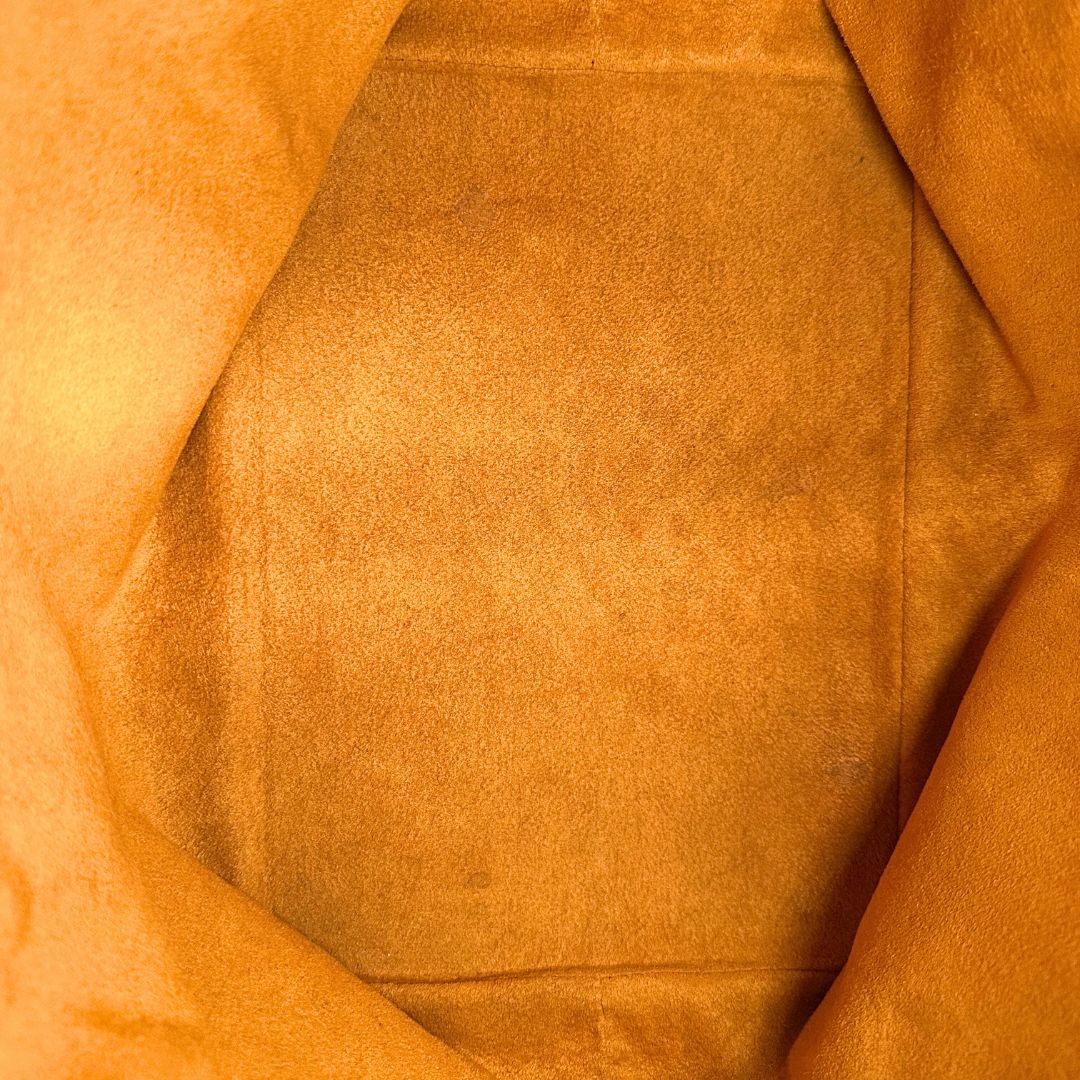 interno Secchiello Noé Louis Vuitton in pelle Epi cognac con parti metalliche dorate e manico regolabile con fibbia