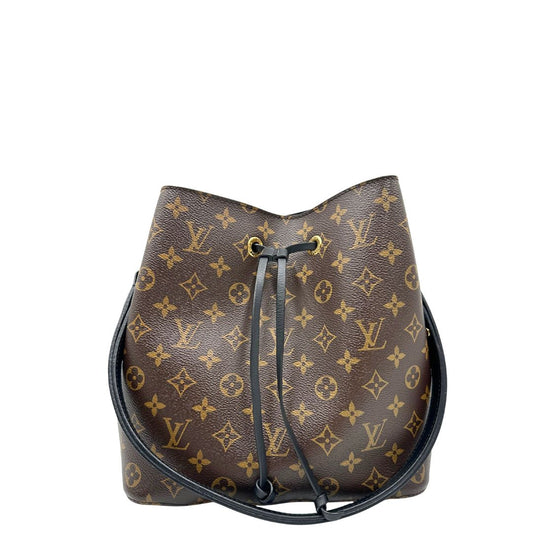 front Borsa Louis Vuitton in canvas marrone monogram con finiture in pelle nera e parti metalliche dorate; munita di una tracolla regolabile e amovibile, indossabile a spalla o a tracolla. Completa di dustbag, di lusso, originale, ottime condizioni.