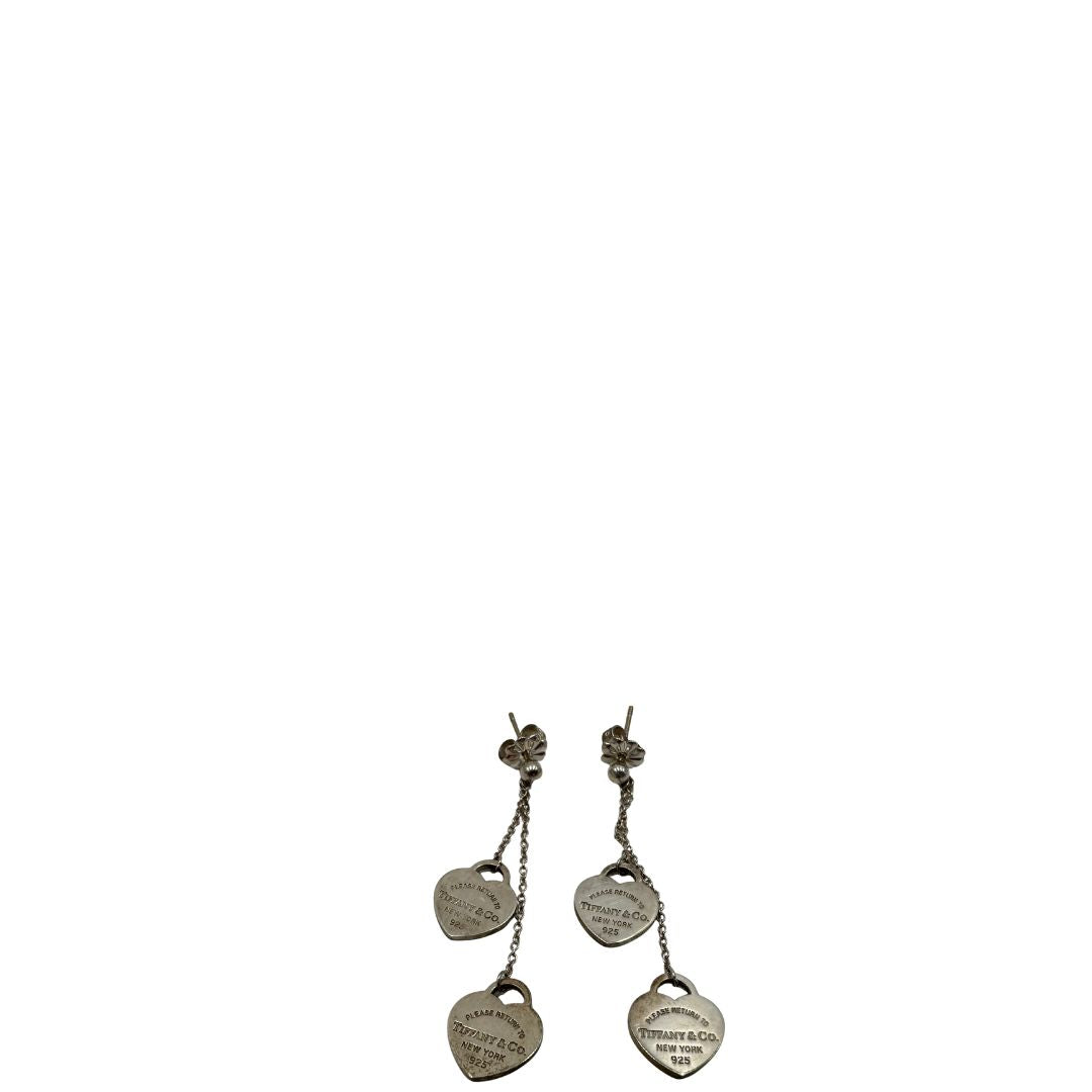 Orecchini Tiffany&Co. della collezione Return To Tiffany con pendenti a forma di cuore in argento 925. Completi di sacchetto, di lusso, originale, ottime condizioni, usata.