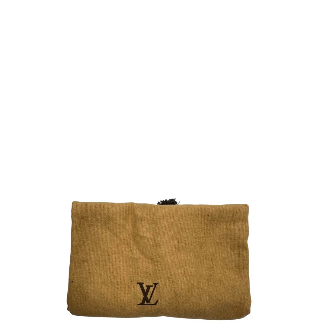 Dustbag di un secchiello Noé Louis Vuitton in pelle Epi nera, con parti metalliche dorate e manico regolabile con fibbia. Indossabile a spalla.