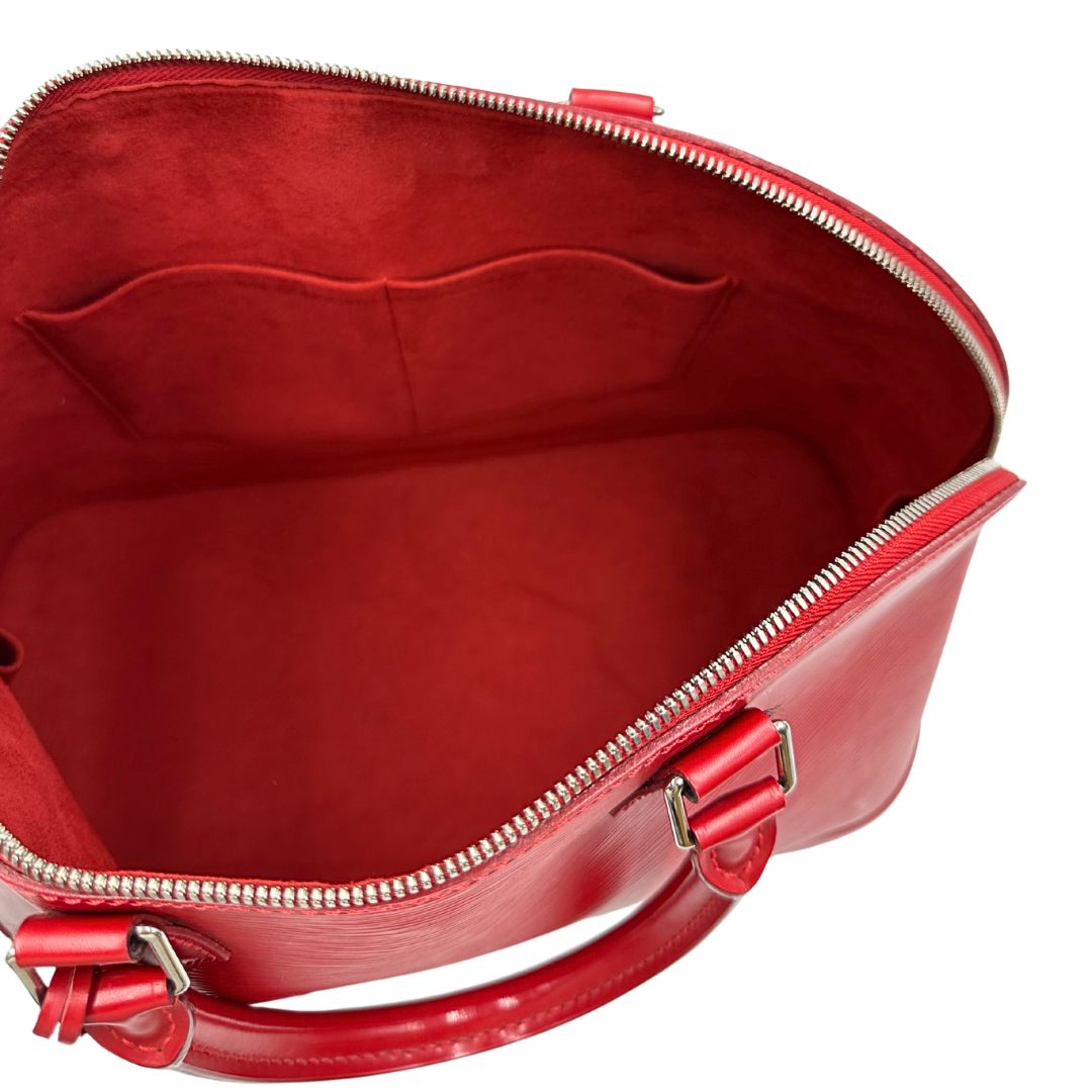 interno Borsa Alma GM Louis Vuitton in pelle Epi rossa con parti metalliche argentate, munita di due manici stondati. Completa di lucchetto e chiavi, di lusso, usata, originale