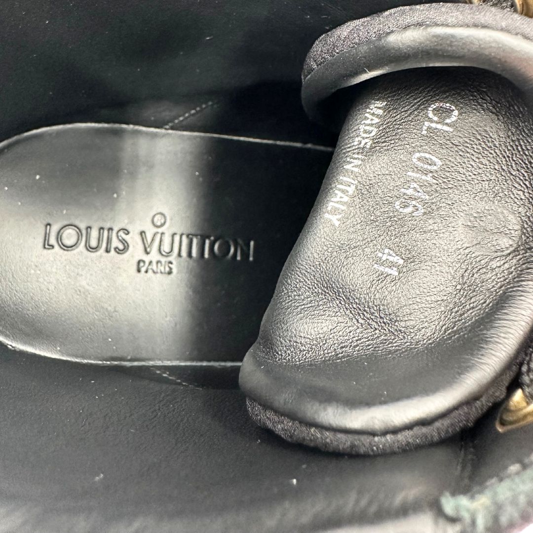 Sneakers Louis Vuitton in suede nero con monogram in rilievo. Full set, di lusso, originali, ottime condizioni.