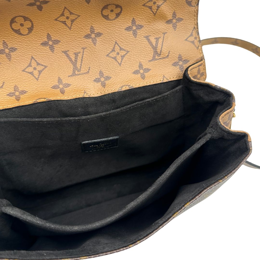 interno Borsa Louis Vuitton Métis in canvas marrone monogram reverse con parti metalliche dorate; munita di un manico singolo e una tracolla amovibile e regolabile. Completa di scatola, di lusso, originale, ottime condizioni, usata.