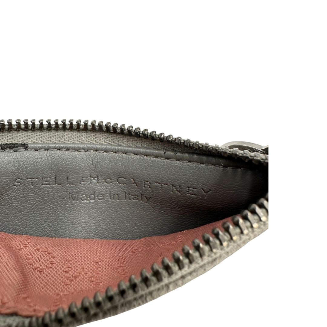 Portacarte Stella McCartney in tessuto vegano grigio con parti metalliche argentate, di lusso, orginale, ottime condizioni.
