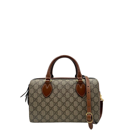 front Borsa Gucci in canvas beige GG con finiture in pelle marroni e parti metalliche dorate; munita di doppi manici stondati e una tracolla amovibile e regolabile. Completa di cartellino, di lusso, originale, ottime condizioni, usata.