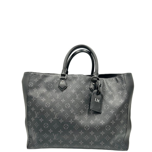 front Borsa Louis Vuitton in canvas monogram Eclipse con parti metalliche argentate e finiture in pelle nera; munito di una pochette estraibile e amovibile, doppi manici stondati e una clochette amovibile personalizzata (L. M.). Completa di dustbag, di lusso, originale, ottime condizioni, usata.