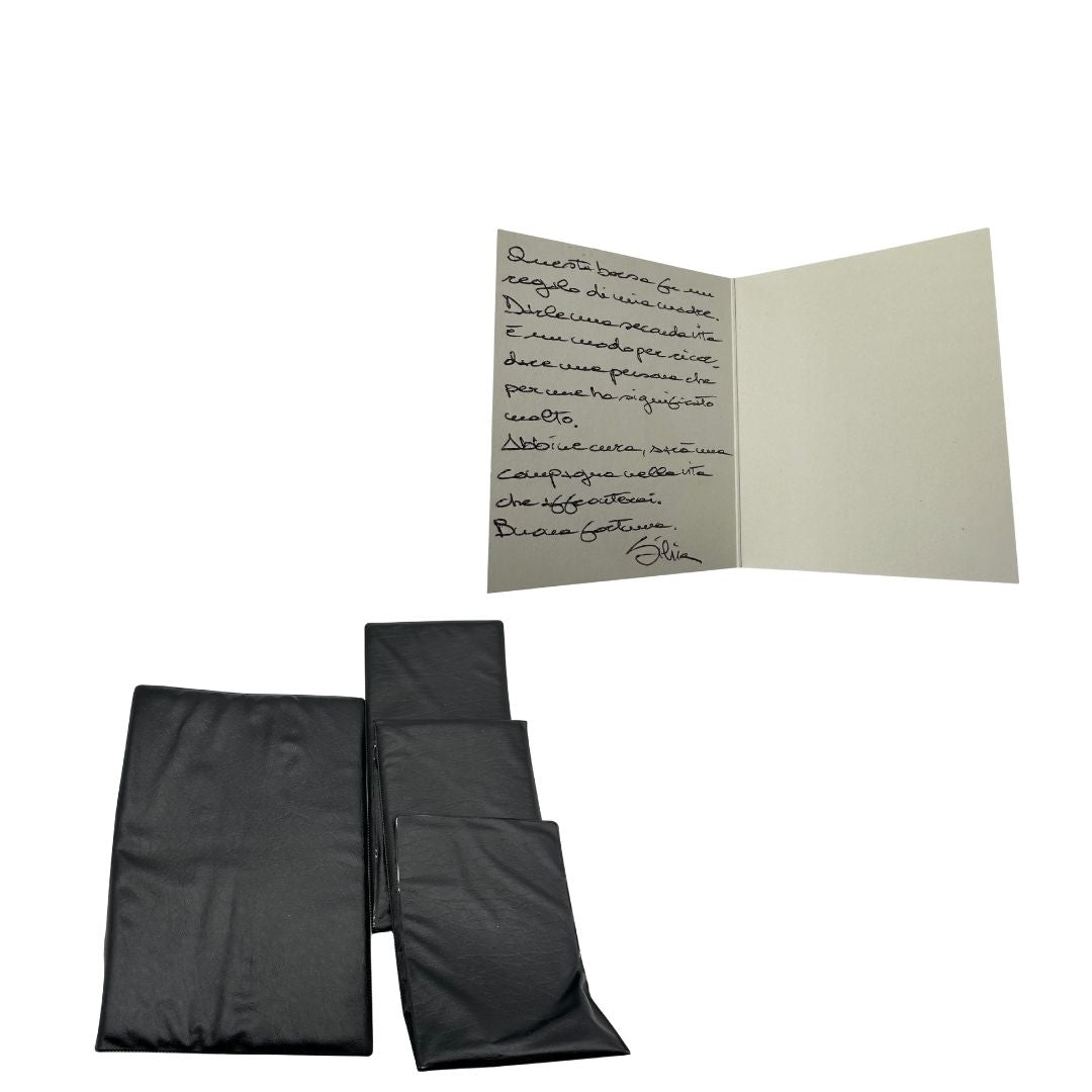 interno Borsa Burberry in tessuto beige tartan con finiture in pelle color cognac e parti metalliche dorate; munita di un manico regolabile in tessuto, di lusso, ottime condizioni, usata.