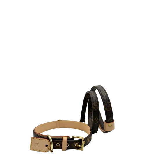 Collare e guinzaglio Louis Vuitton in canvas monogrammato marrone con parti metalliche dorate. Completo di scatola e dustbag.