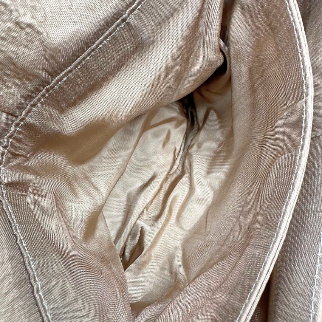 interno Borsa Burberry in tessuto con finiture color cognac e parti metalliche dorate; munita di una tracolla regolabile, di lusso, originale, ottime condizioni.