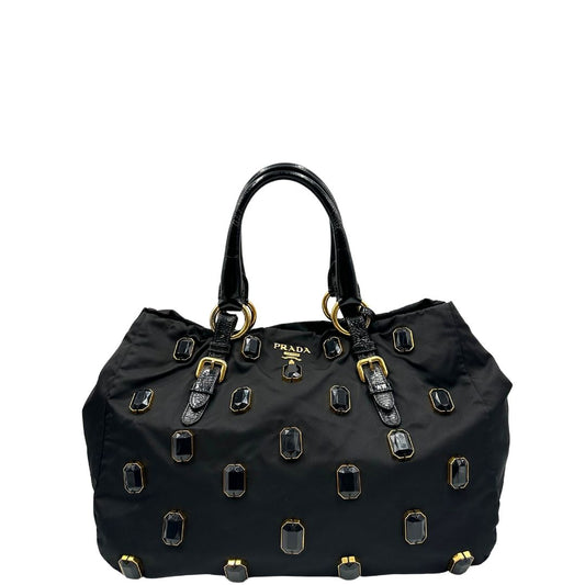 front Borsa Prada in nylon nero con parti metalliche dorate e manici in pelle lucida; impreziosita da pietre su tutta la superficie del front; munita di doppi manici stondati, di lusso, originale, ottime condizioni, usata.