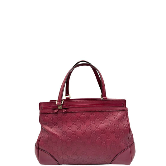 front Borsa Gucci in pelle color amaranto con parti metalliche dorate; munita di doppi manici. Completa di dustbag, di lusso, originale, usata, ottime condizioni.
