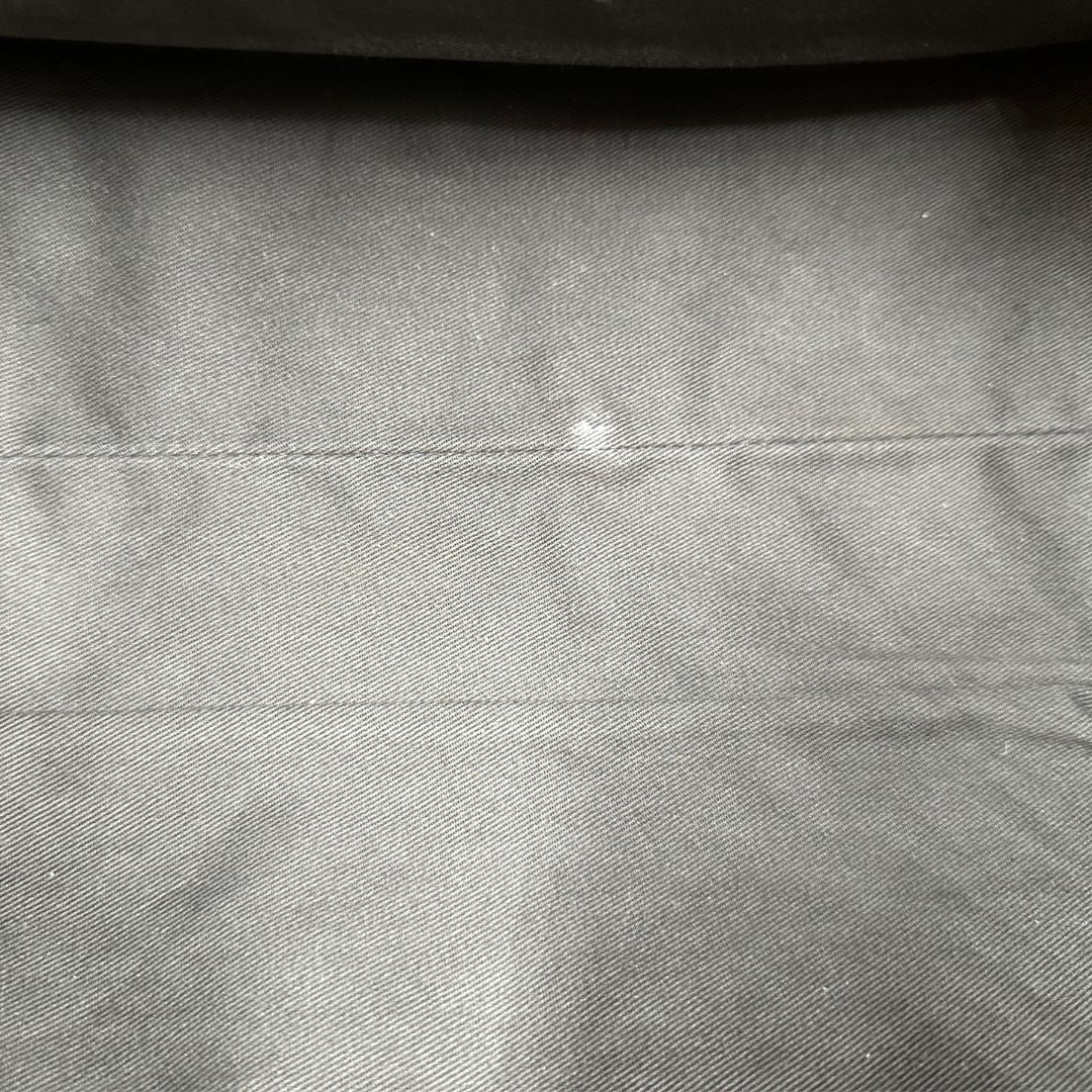 interni Borsa Borbonese in pelle scamosciata beige trama occhio di pernice e parti metalliche dorate; munita di doppi manici stondati. Completa di dustbag, di lusso, originale, ottime condizioni, usata.