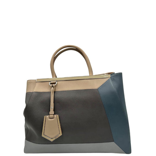 front Borsa Fendi in pelle multicolor con parti metalliche argentate; munita di una tracolla e doppi manici. Completa di dustbag, di lusso, originale, ottime condizioni, usata.