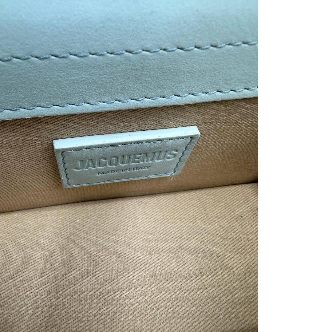 interno Borsa Jacquemus nella versione Le Bambino, di lusso, originale, ottime condizioni, usata.