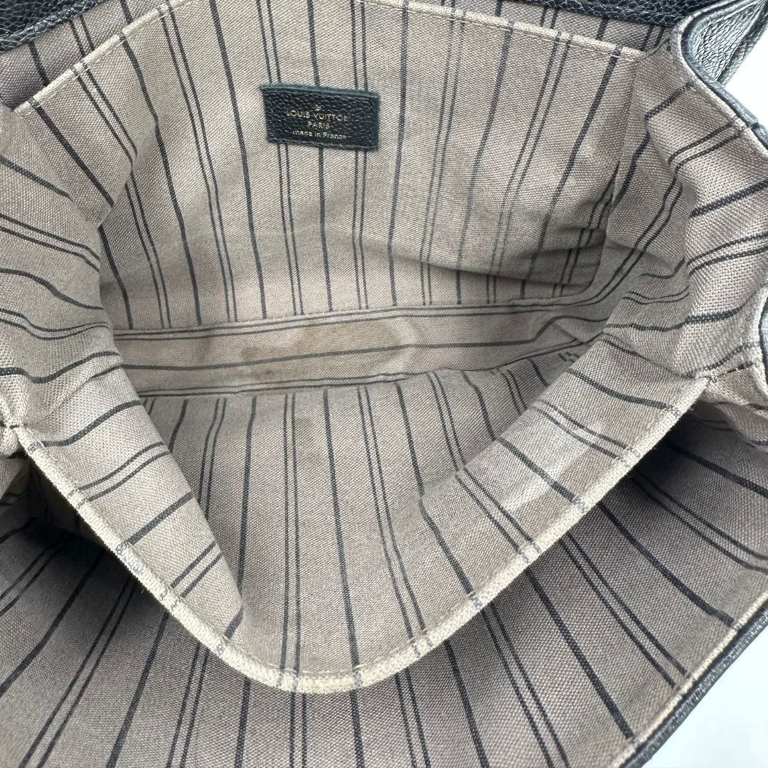 interno Louis Vuitton Mètis in pelle monogram empreinte con hardware dorato, di lusso, originale, ottime condizioni, usata.