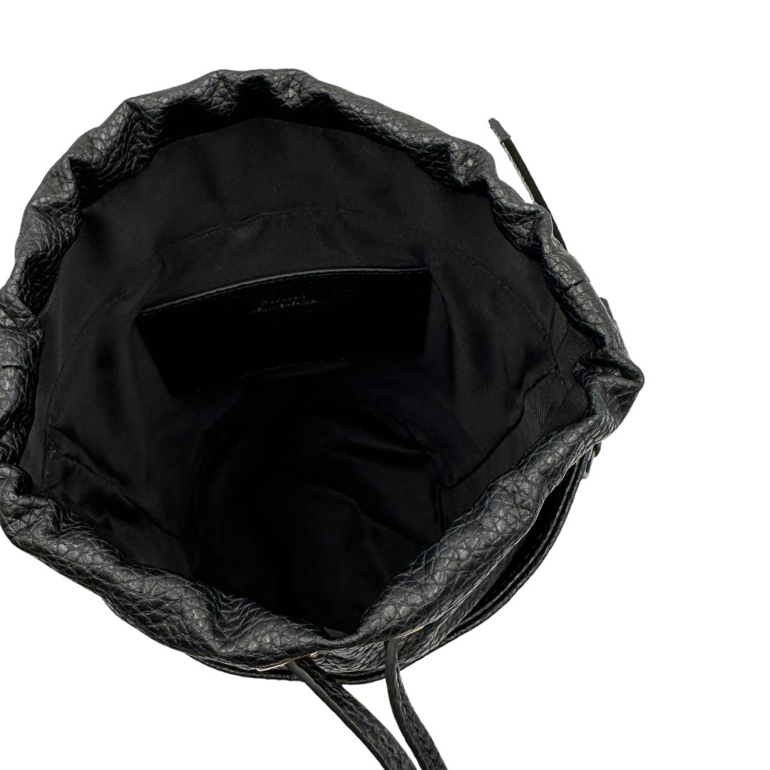 interno Secchiello Pinko in pelle martellata nera, di lusso, originale, eccellenti condizioni, usata.