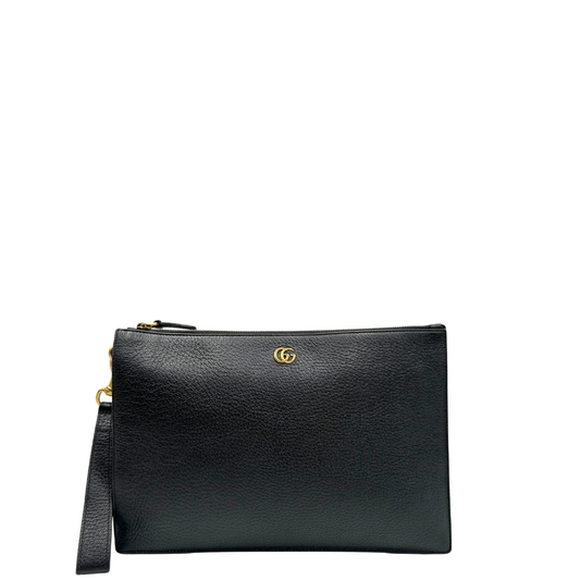 Front, Pochette Gucci in pelle martellata nera e hardware dorato. Originale, usata, di lusso, in ottime condizioni.