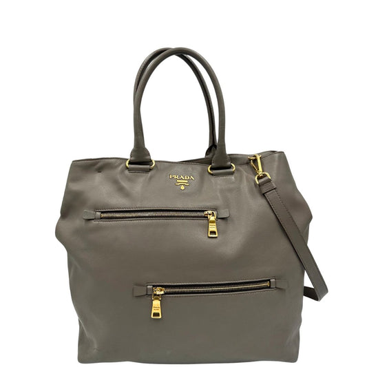 front Borsa Prada in pelle color tortora con tracolla e parti metalliche dorate, di lusso, originale, ottime condizioni, usata.