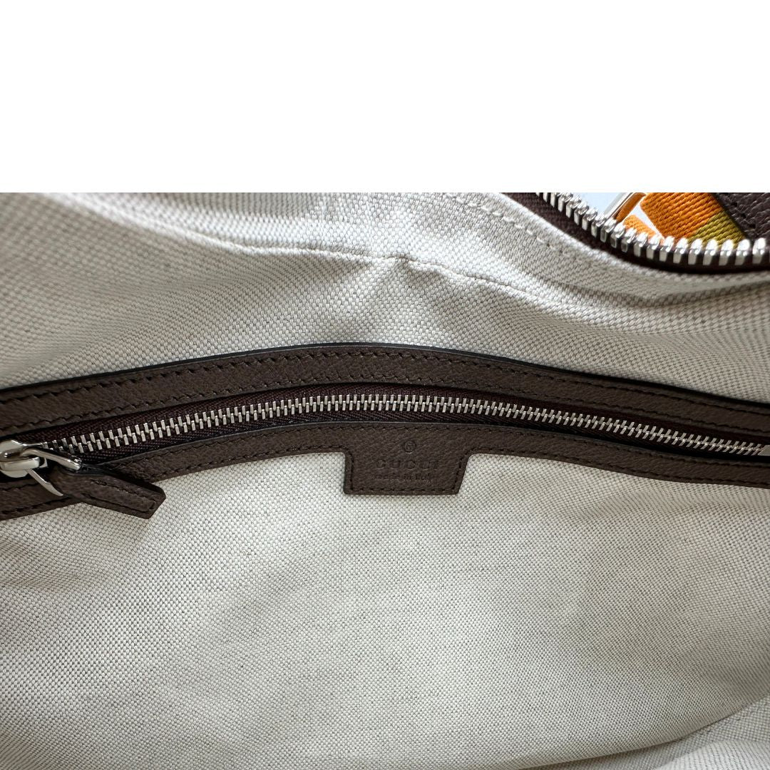 Interno, Borsa Gucci Attache in canvas beige con tracolla Web arancione e verde. Originale, usata, di lusso, in condizioni eccellenti.
