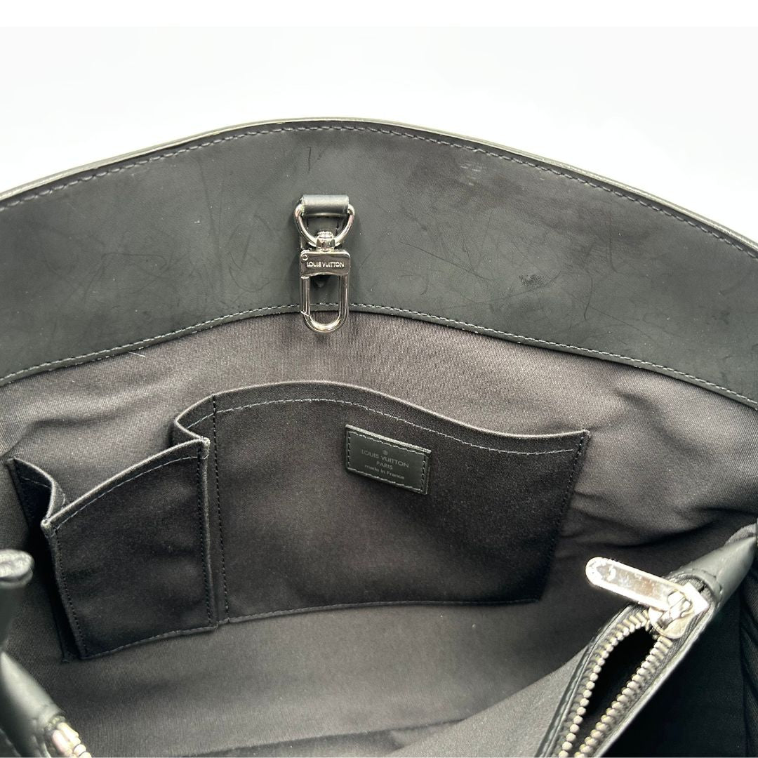 interno Borsa Passy LV in pelle epi nera, di lusso, originale, ottime condizioni, usata.