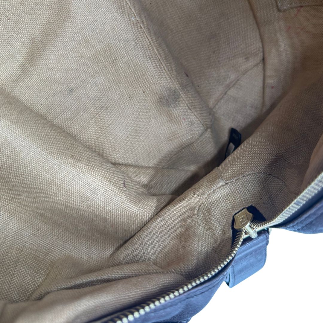 interno Borsa Fendi Spy in tessuto trama Zucca e finiture in pelle, di lusso, originale, ottime condizioni, usata.