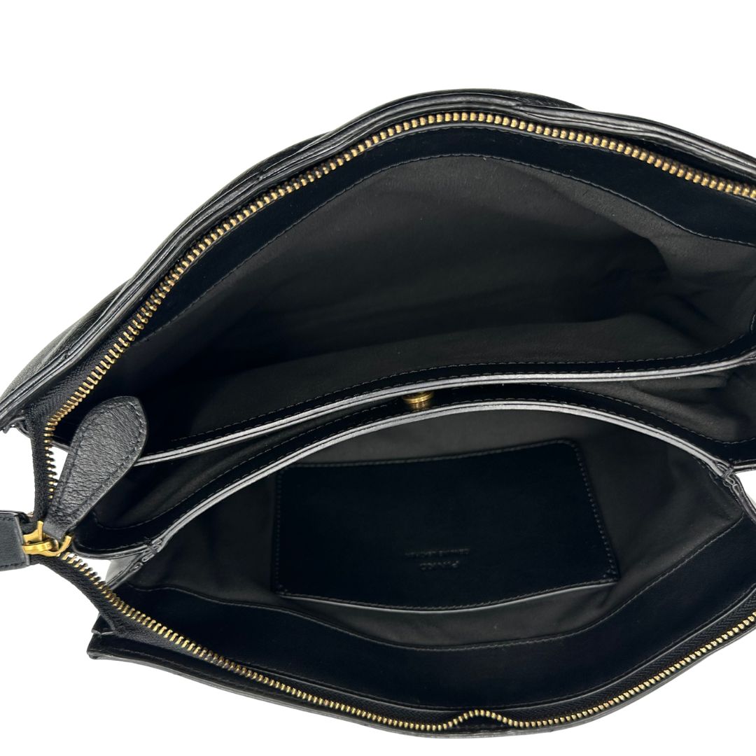 interno Borsa Pinko in pelle nera, indossabile a tracolla, di lusso, originale, ottime condizioni, usata.