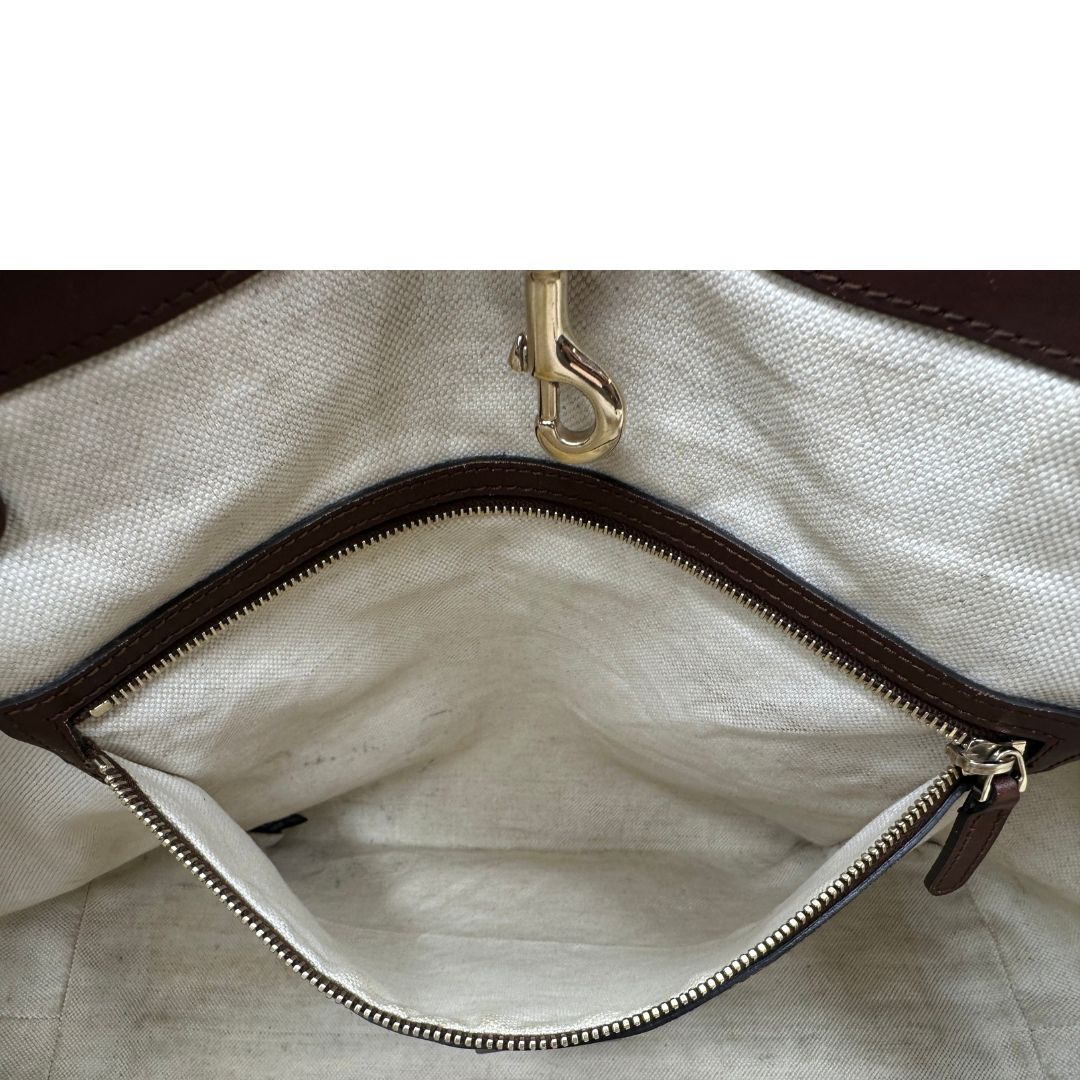 Tasca interna, Borsa Tote Gucci in pelle marrone cioccolato e hardware dorato, indossabile a spalla. Originale, usata, di lusso, in ottime condizioni.