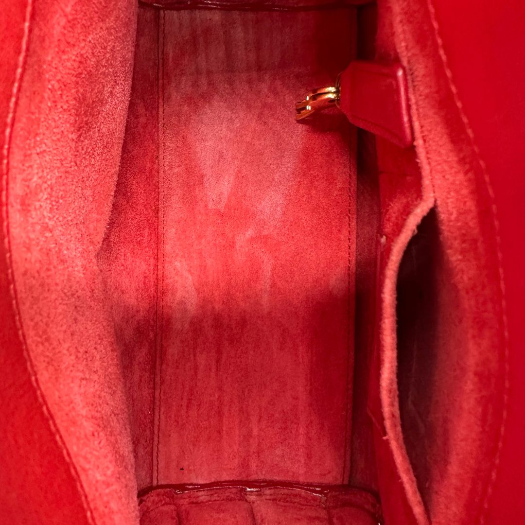 interno Borsa Saint Laurent in pelle rossa, indossabile a tracolla o a mano, di lusso, originale, ottime condizioni.