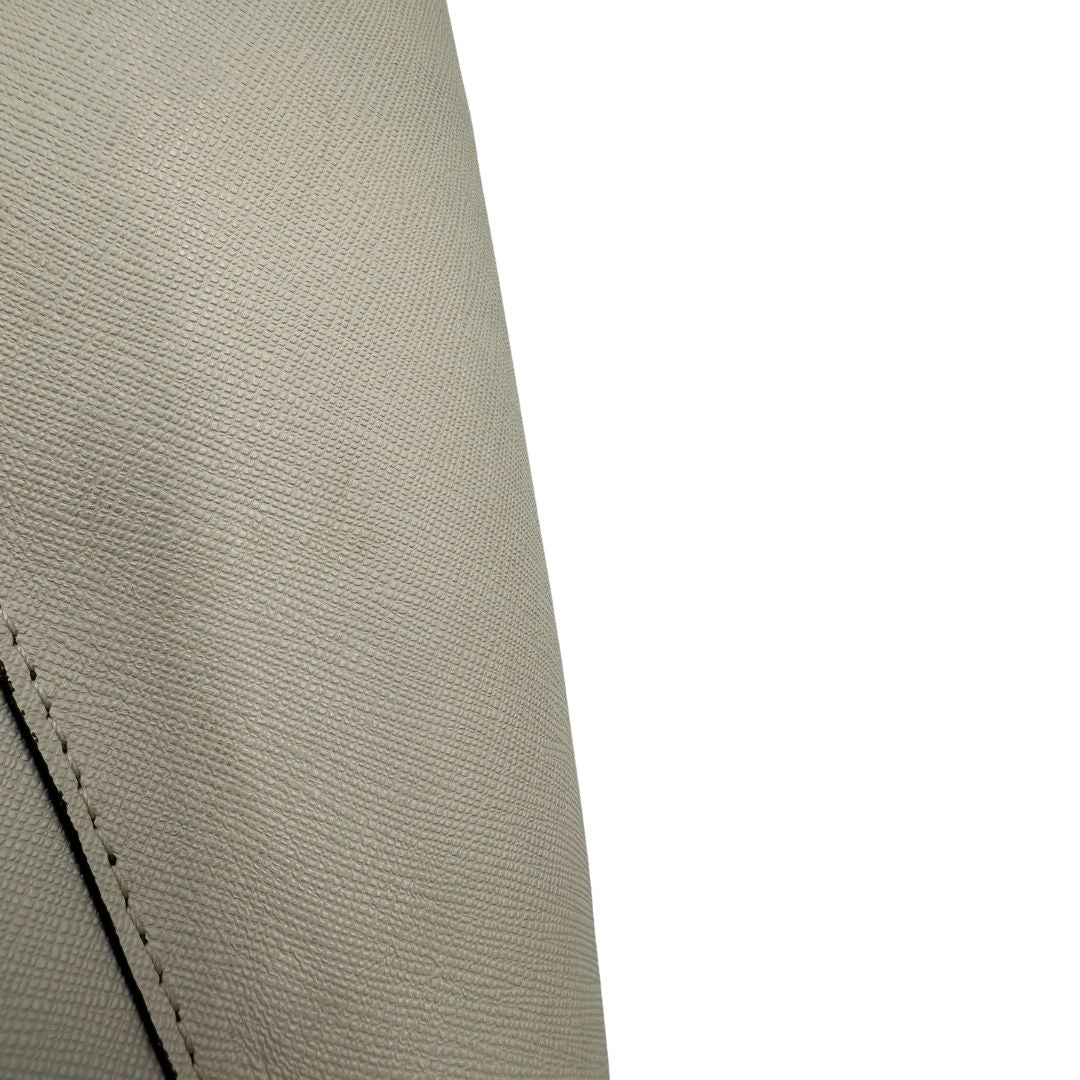 interno Borsa MK in pelle saffiano reversibile, tortora e panna, di lusso, originale, ottime condizioni, usata.