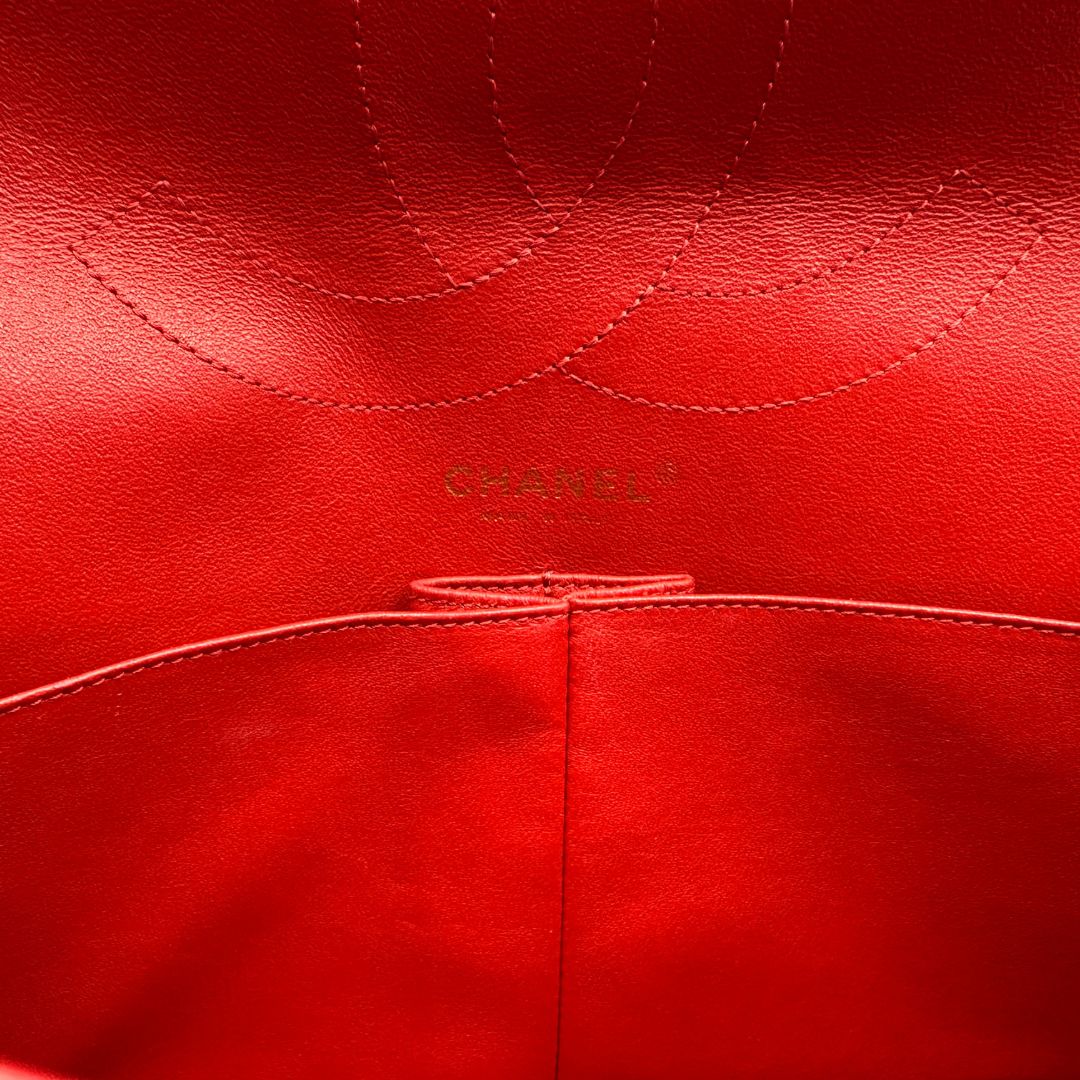 interno Borsa Chanel in pelle rossa trapuntata, indossabile a spalla, di lusso, originale, usata.