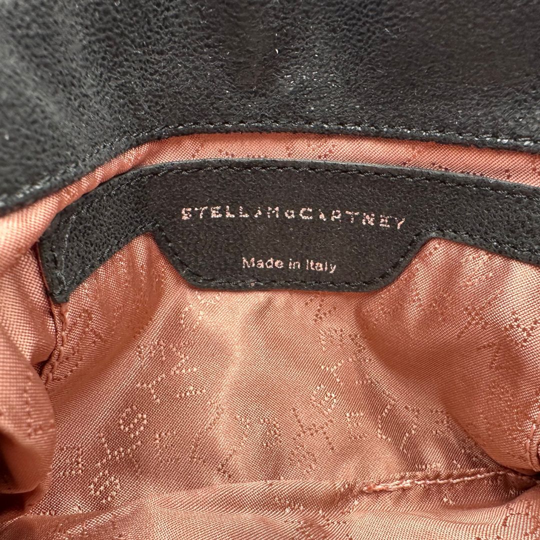 interno Borsa Falabella Stella McCartney realizzata in pelle vegana nera, di lusso, originale, eccellenti condizioni, usata.