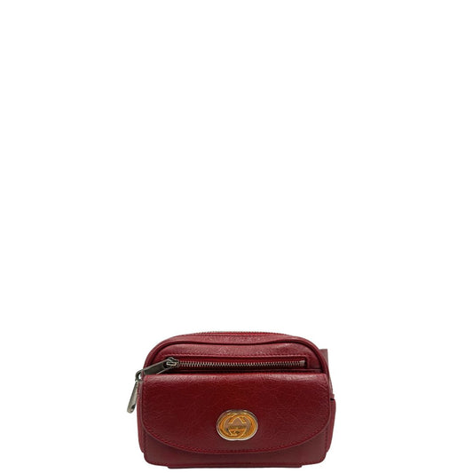 front Marsupio Gucci Marmont in pelle rossa, con dettagli metallici dorati e argentati, di lusso, originale, ottime condizioni, usata.