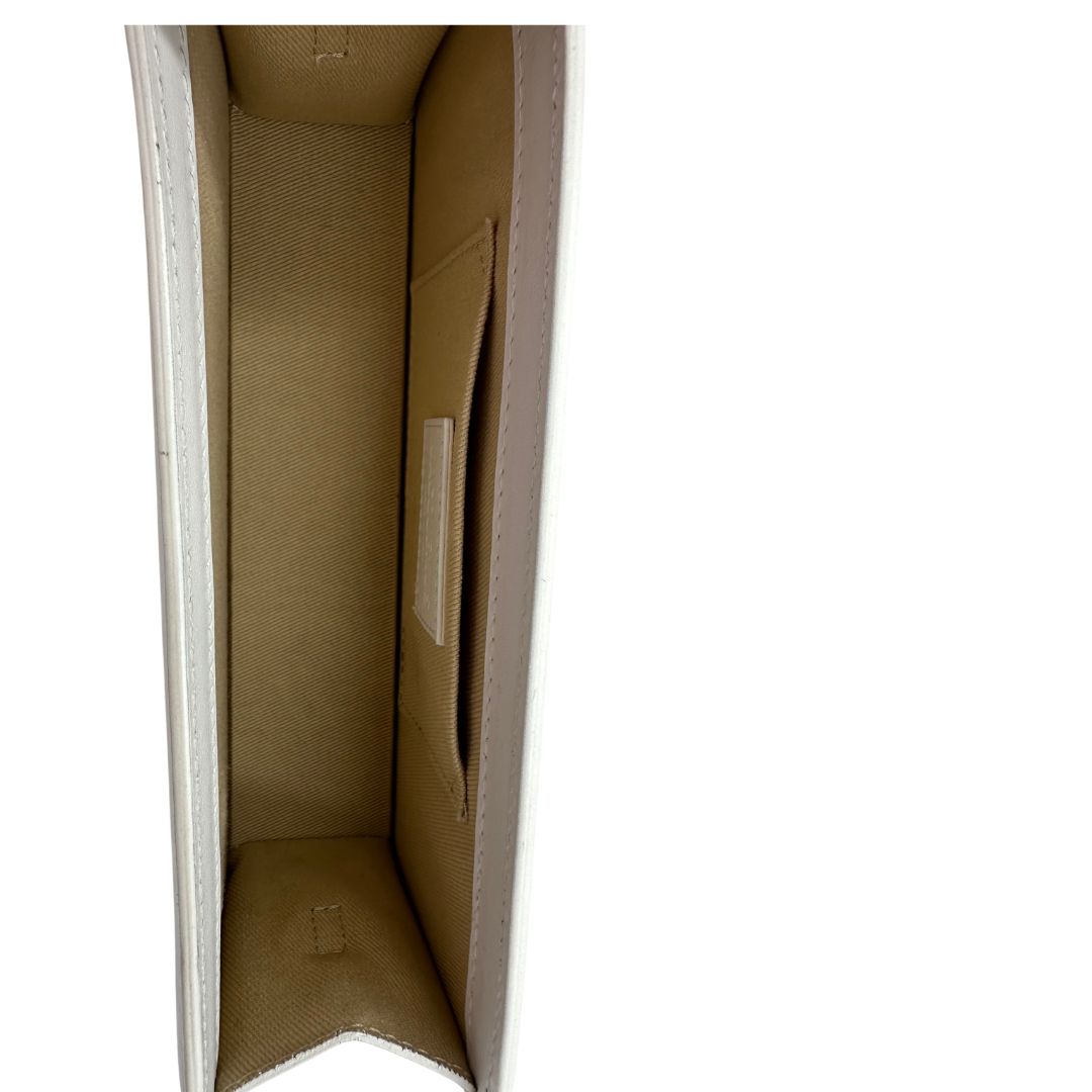 interno Borsa Jacquemus Le Chiquito color bianco gesso nella versione Long. , di lusso, originale, ottime condizioni.