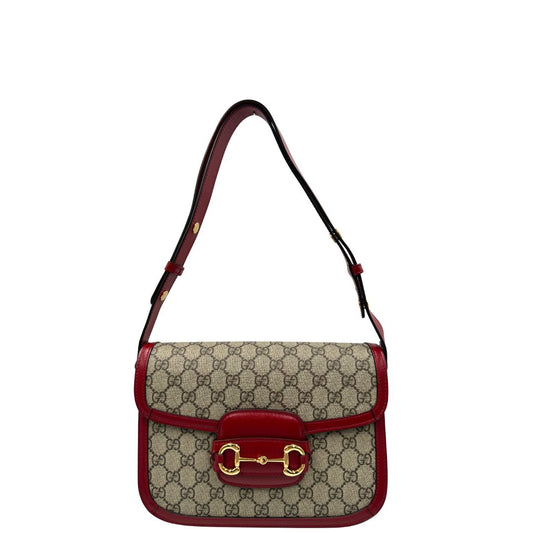 front Borsa Gucci in canvas GG e finiture in pelle color amarena con dettaglio Horsebit sulla chiusura, di lusso, originale, ottime condizioni.