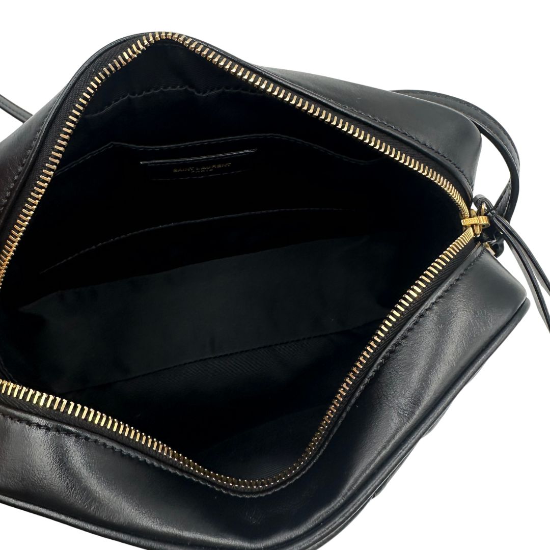 interno Borsa Saint Laurent, iconiche iniziali ysl al centro e impunture trapuntate a “y”, di lusso, originale, ottime condizioni, usata.