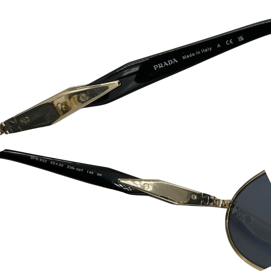 Occhiali da sole Prada dal design rotondo e sofisticato, con montatura in metallo dorato chiaro e lenti scure. Originale, usati, di lusso, in ottime condizioni.
