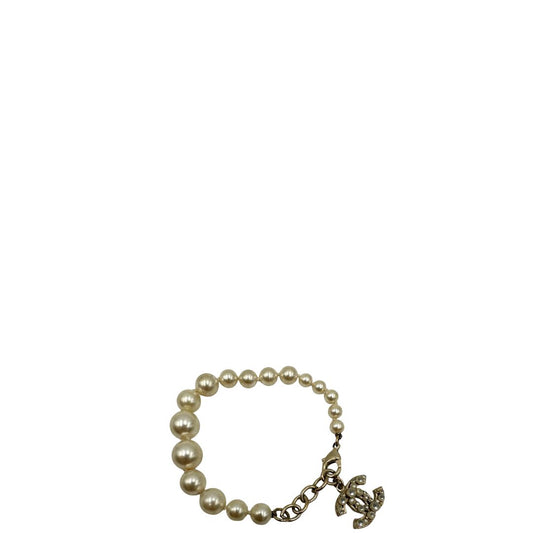 Bracciale Chanel caratterizzato da perle artificiali
