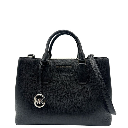 Front, Tote Camille M.K. in pelle martellata nera e hardware argentato; puoi portarla a mano, a tracolla.