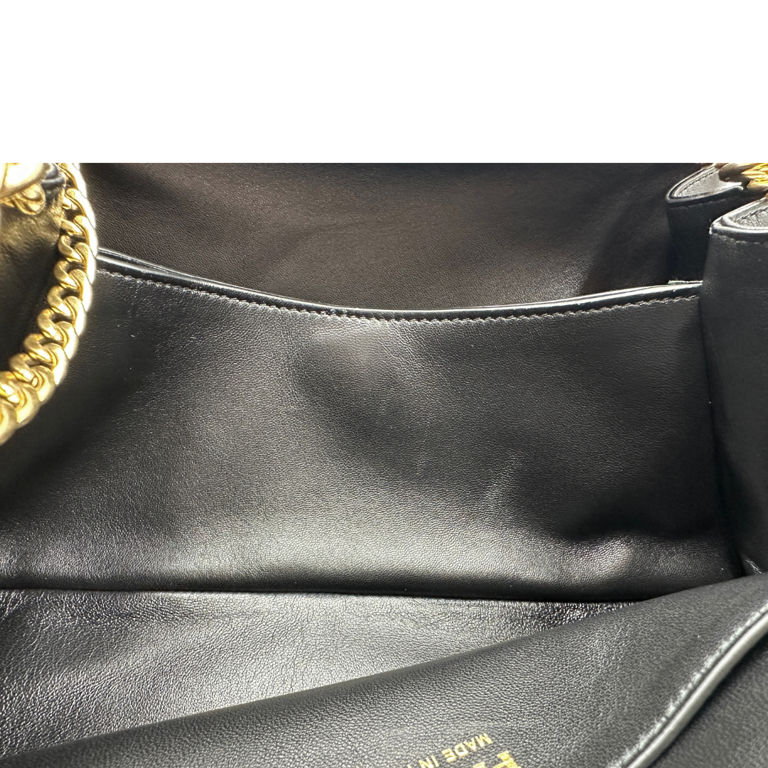 INTERNO Borsa Prada in morbida pelle nera con hardware dorato, di lusso, originale, ottime condizioni, usata