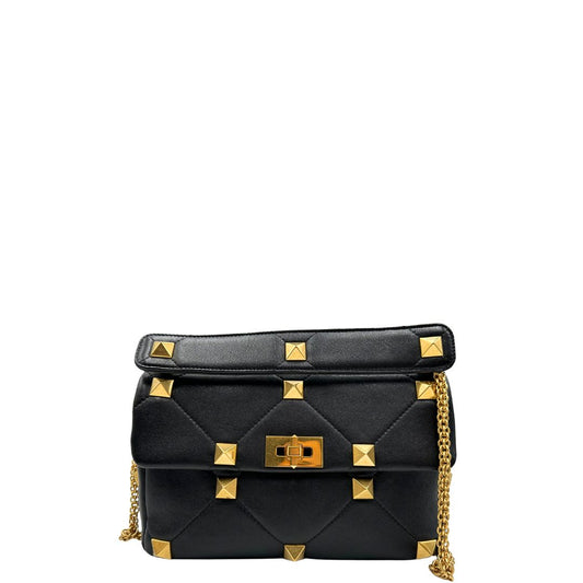 Front, Borsa V.G. in pelle nera impreziosita da iconiche borchie piramidali dorate, di lusso, originale, ottime condizioni, usata.