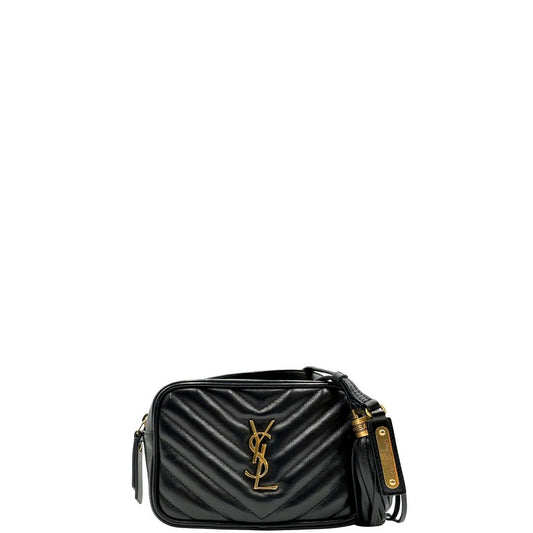 front Marsupio Saint Laurent in pelle nera trapuntata con parti metalliche dorate; impreziosita da nappa decorativa amovibile e logo Cassandre sul front; indossabile anche a tracolla. Completo di dustbag, di lusso, originale, ottime condizioni, usato.