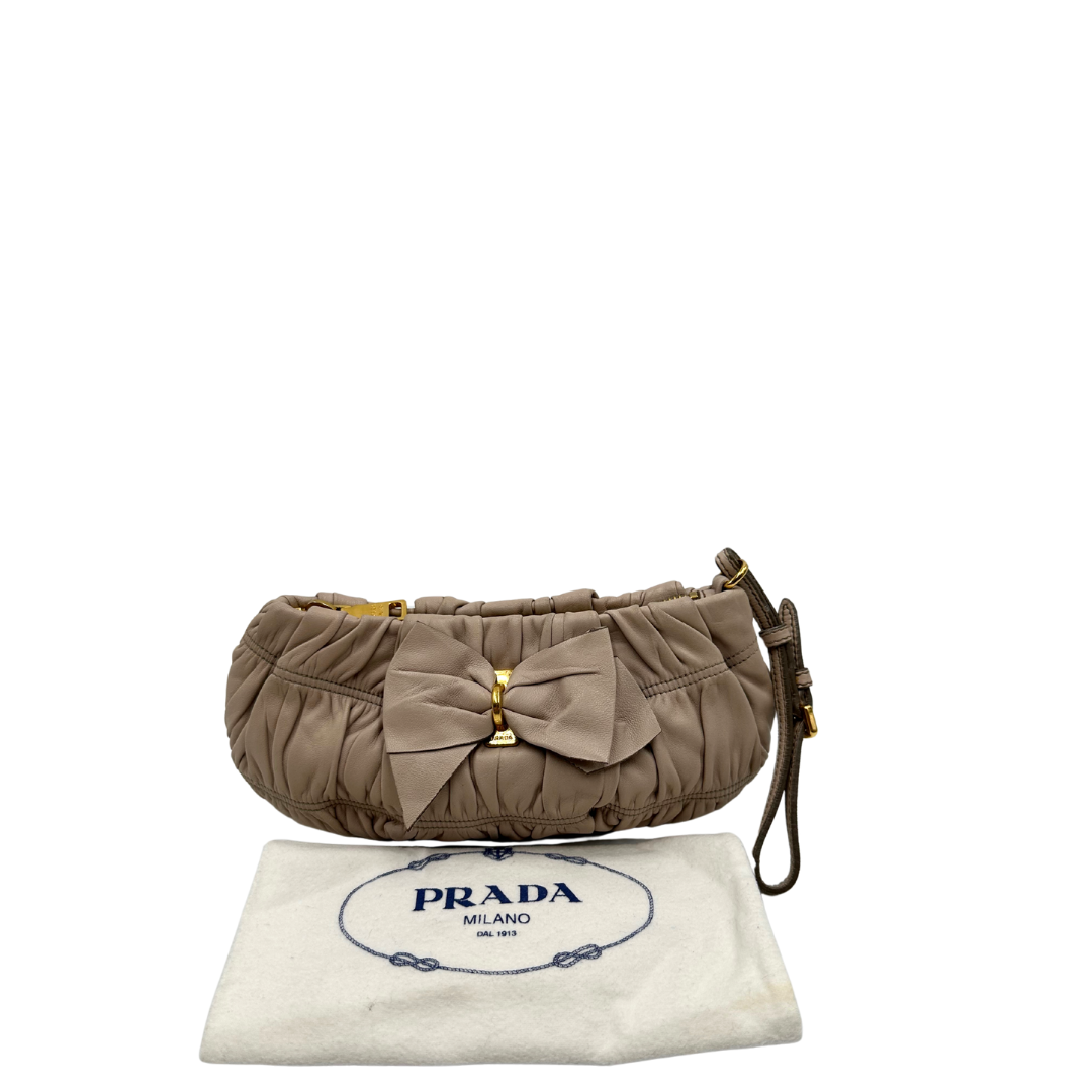 Pochette Prada color beige