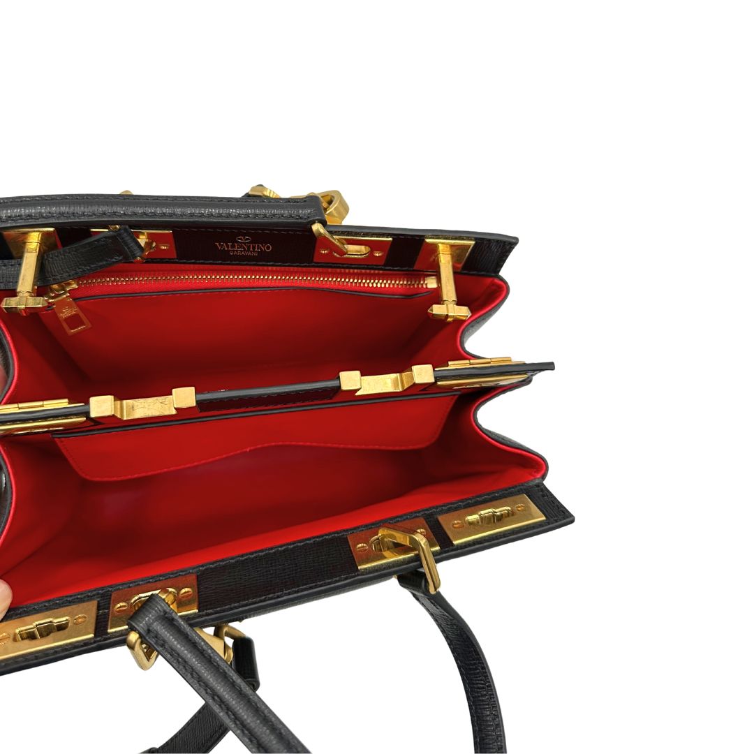 Interno di una Borsa Valentino Garavani Rockstud originale, usata, condizioni eccellenti