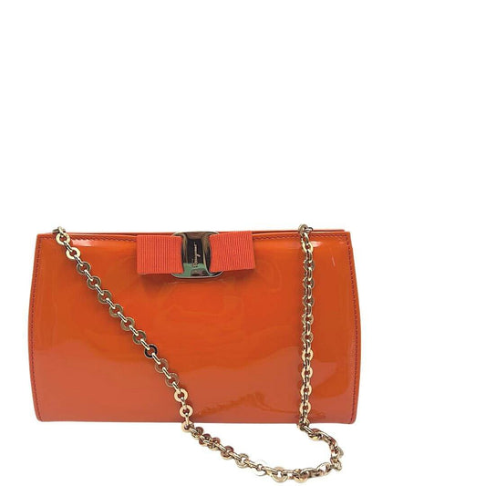 Foto pochette salvatore ferragamo in pelle verniciata arancione. Borse di marca usate.