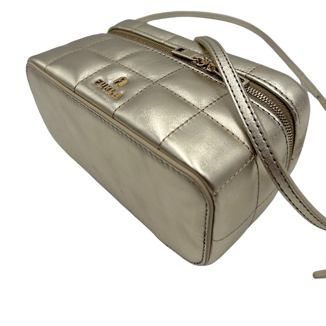 Pochette Furla dorata