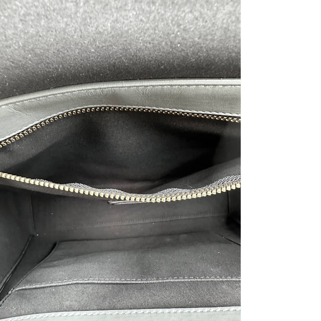 Borsa Orciani in pelle color avio con parti metalliche dorate; munita di doppi manici e una tracolla amovibile e regolabile. Completa di dustbag.