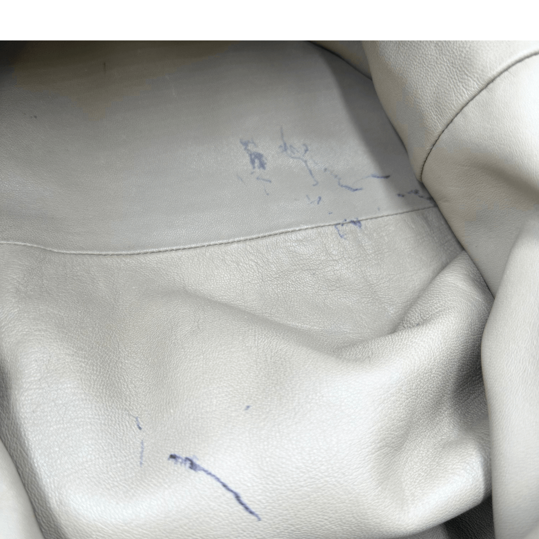 Shopper Gucci in pelle martellata beige con tracolla regolabile e parti metalliche argentate. Originale, usato, in condizioni ottime.