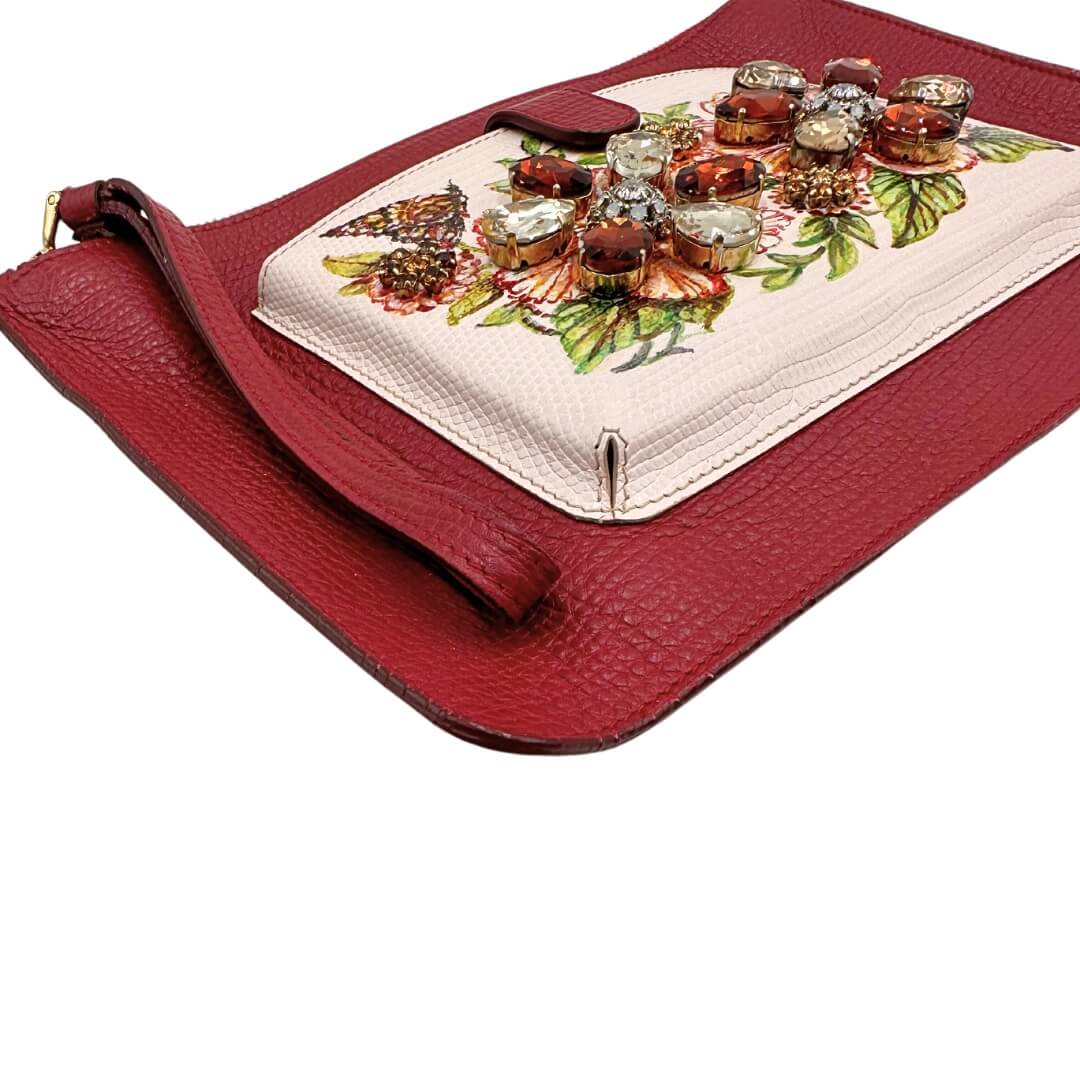 Pochette D&G in pelle bordeaux con pietre strass sui fiori rifinita con parti metalliche dorate; munta di polsino, angolo