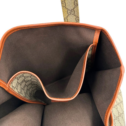 interno Tote Gucci in canvas GG beige con profili in pelle marrone e dettaglio Web verde e rosso, munita di doppi manici, indossabile a spalla, di lusso, originale, ottime condizioni. 