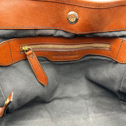 interno Borsa Burberry in tessuto tartan con finiture in pelle marroni con parti metalliche effetto renio; munita di doppi manici, indossabile a spalla, di lusso, originale, ottime condizioni. 